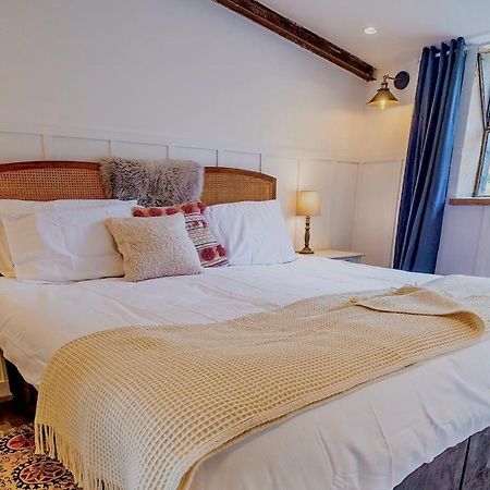 Luxury Barn With Hot Tub, Spa Treatments, Private Dining Little Budworth 外观 照片