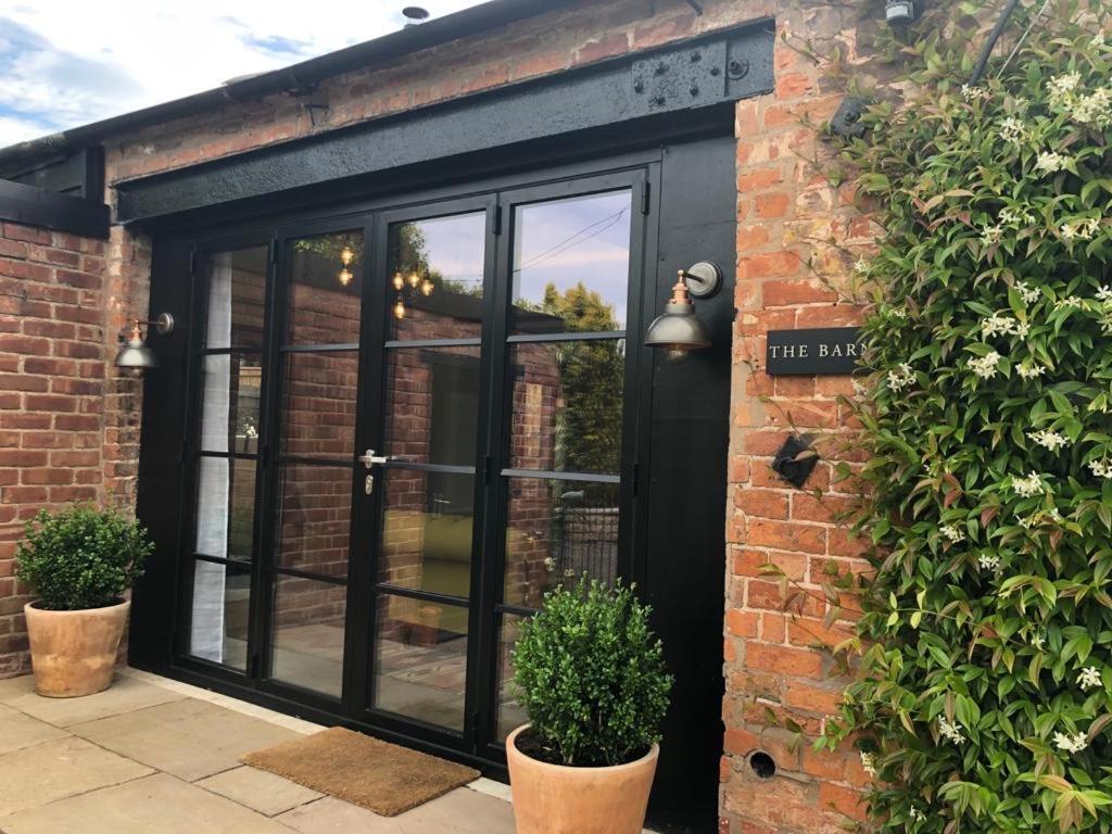 Luxury Barn With Hot Tub, Spa Treatments, Private Dining Little Budworth 外观 照片