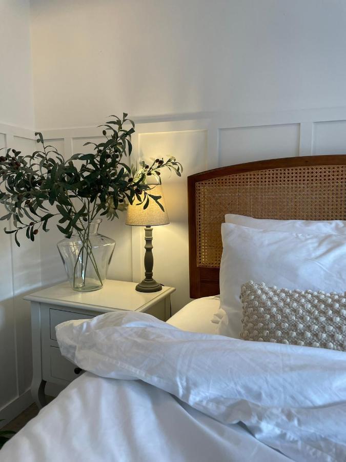Luxury Barn With Hot Tub, Spa Treatments, Private Dining Little Budworth 外观 照片