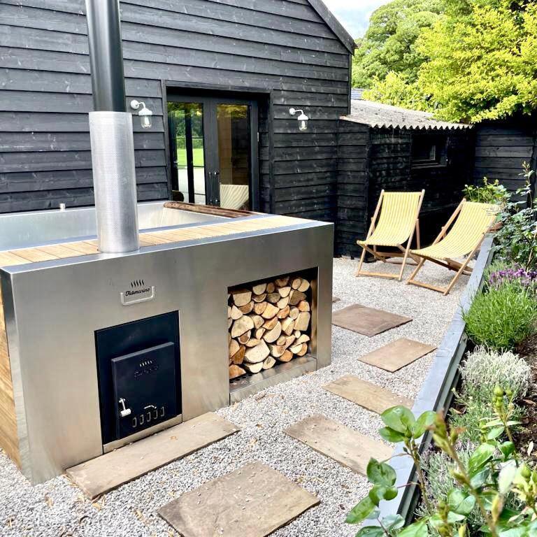 Luxury Barn With Hot Tub, Spa Treatments, Private Dining Little Budworth 外观 照片