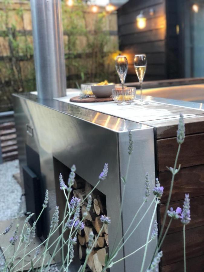 Luxury Barn With Hot Tub, Spa Treatments, Private Dining Little Budworth 外观 照片