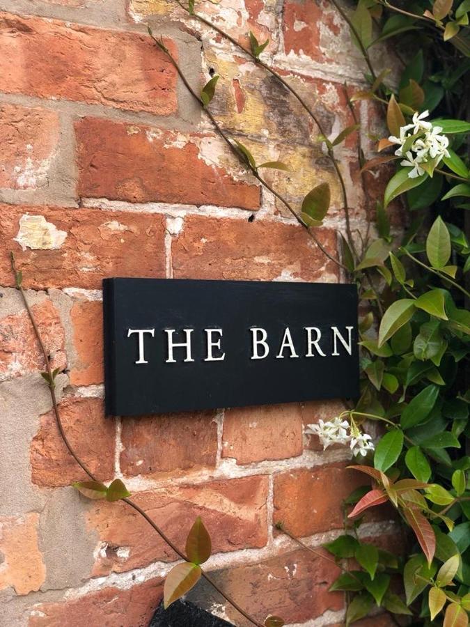 Luxury Barn With Hot Tub, Spa Treatments, Private Dining Little Budworth 外观 照片